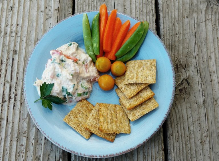 Hearty Tuna Dip with Crackers Hearty Smarty