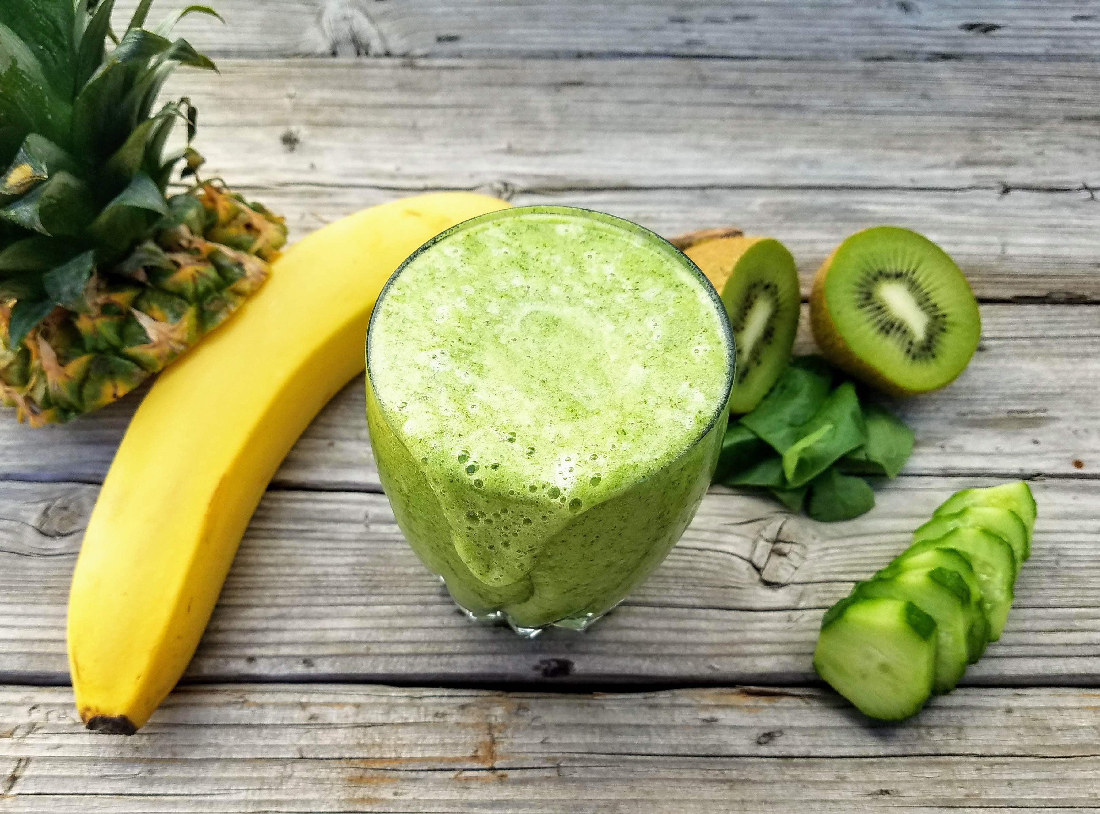 Fresh and Fruity Green Smoothie – Hearty Smarty