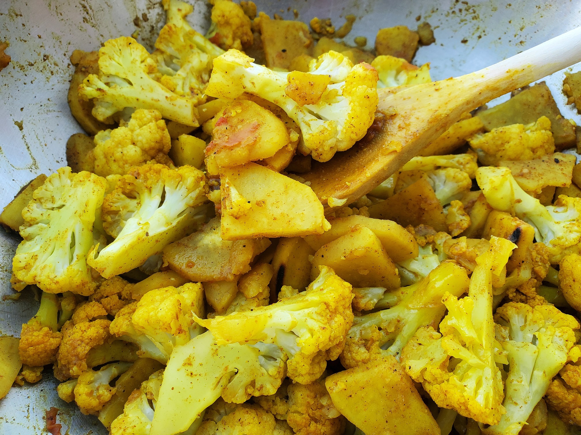 Aloo Gobi Indian Sweet Potatoes and Cauliflower – Hearty Smarty